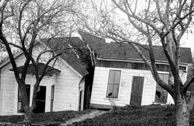 Tilted House, 1906
